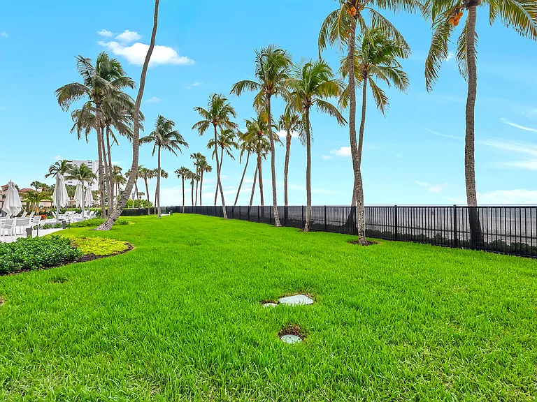 4001 Gulf Shore Blvd N — Photo 37