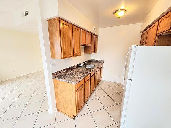 3rd image of 1708 Hoover Ave #B