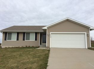 6909 Three Lakes Pkwy, Des Moines, IA 50320