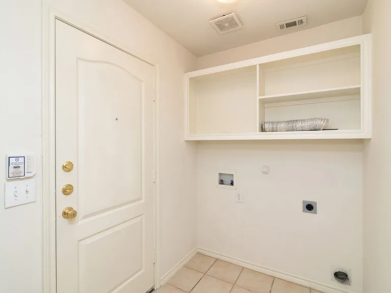 1621 Oak Brook Ln — Photo 29