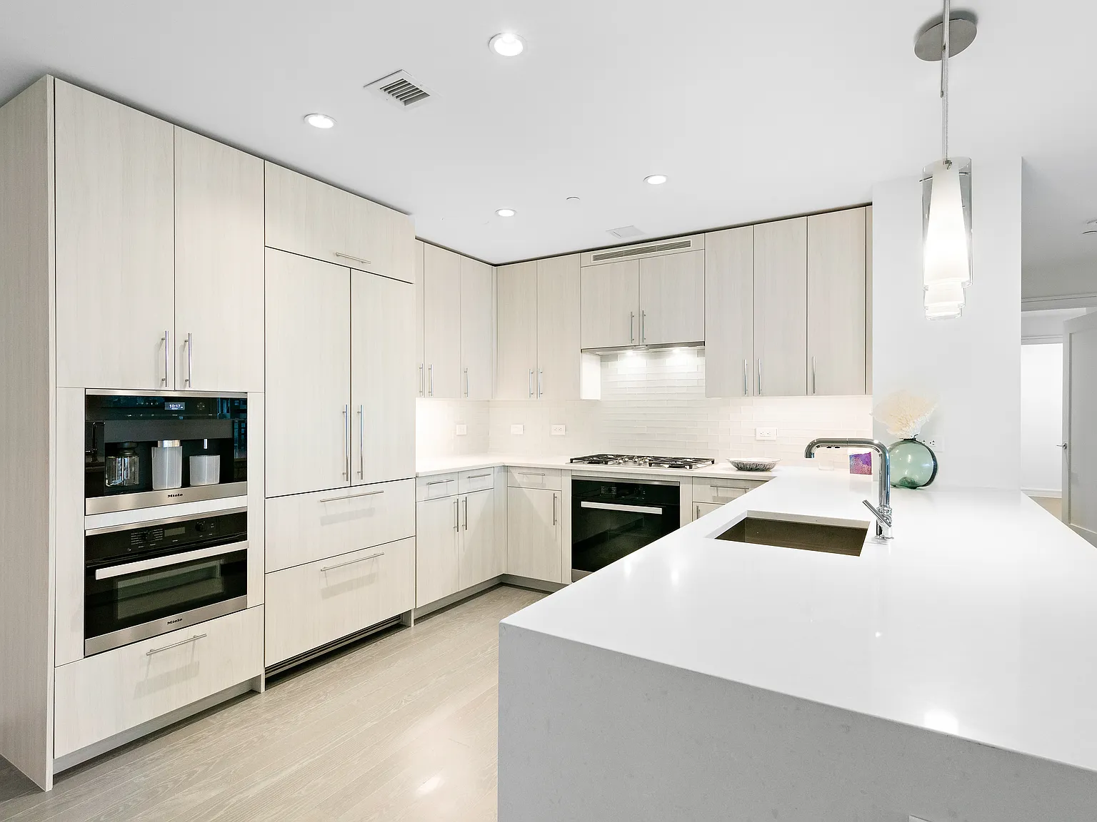 3 bed, 1898 sqft, $5,250 — Photo 3