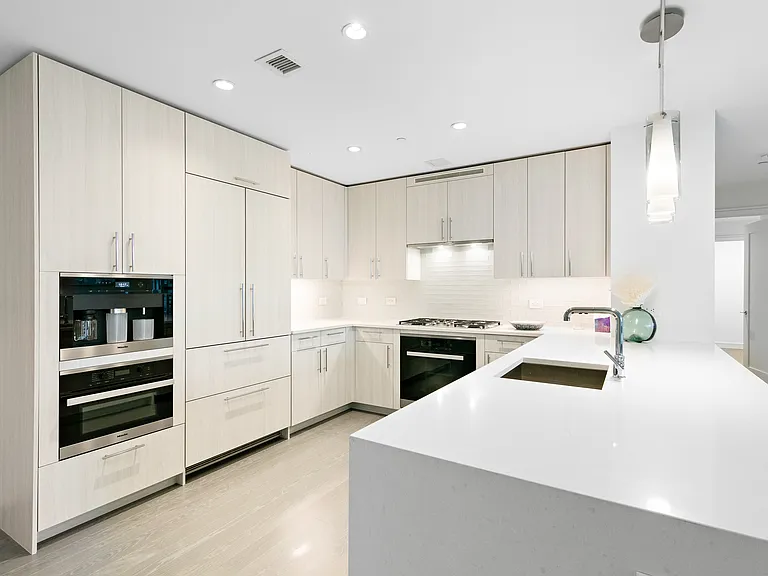 30 Melrose Ter #408 — Photo 3
