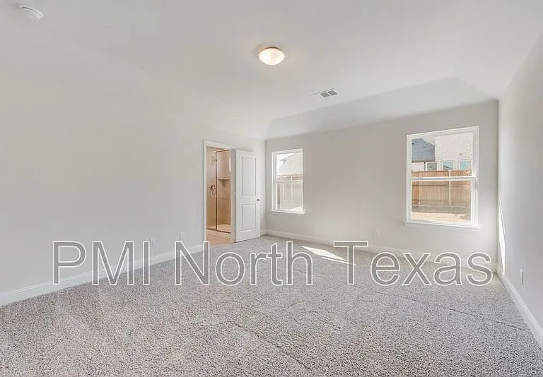 309 Amenduni Ln — Photo 8