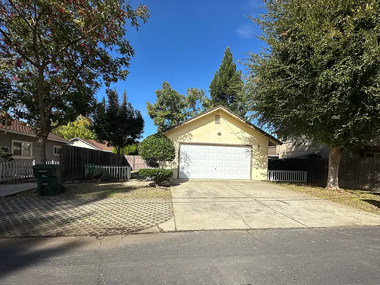 844B Shearer St — Photo 1