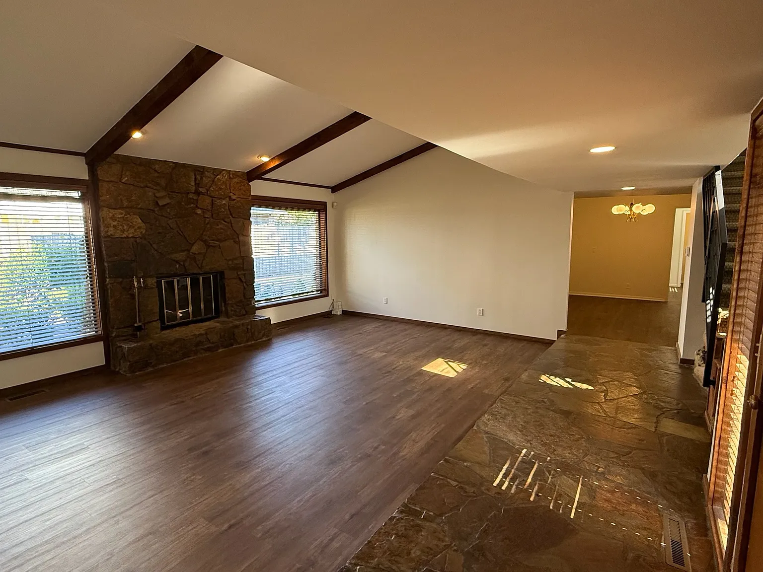 3 bed, 2.5 bath, 2022 sqft, $2,295 — Photo 3