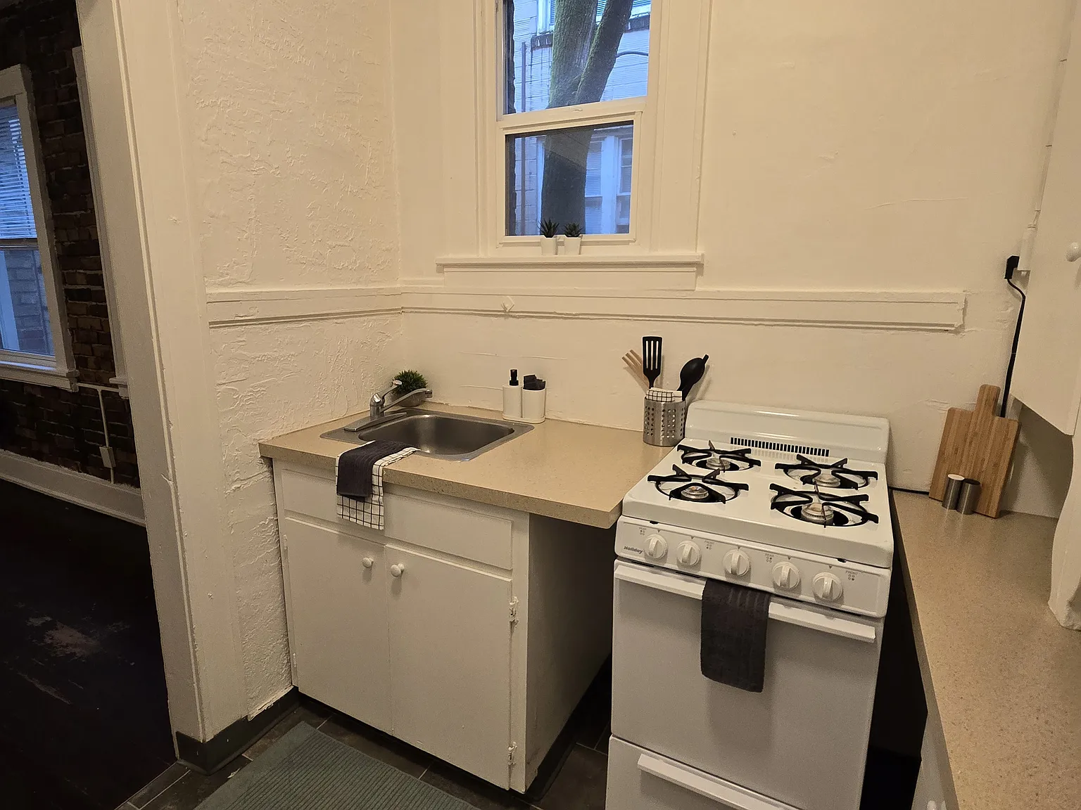 Ansonia Apartments — Photo 4