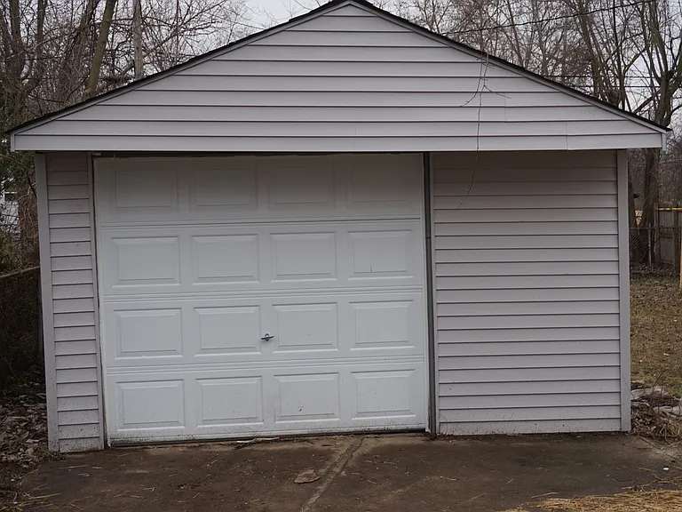 26023 Norfolk St — Photo 3