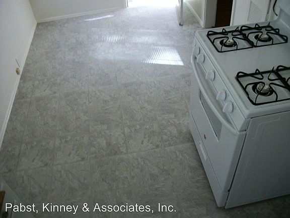 2nd image of 4524 1/2 N Lakewood Blvd
