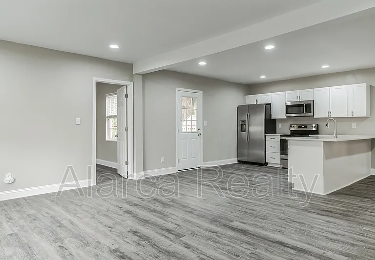 1219 Skyview Rd — Photo 4