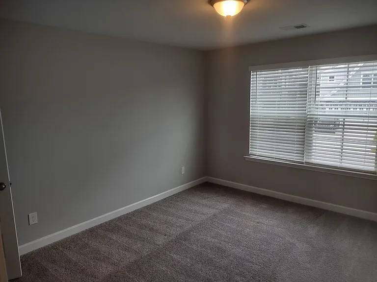 1031 Ashcroft Cir — Photo 43