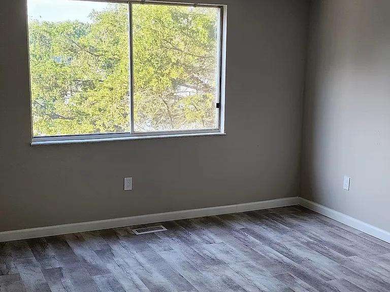 649 Showplace Ct — Photo 7