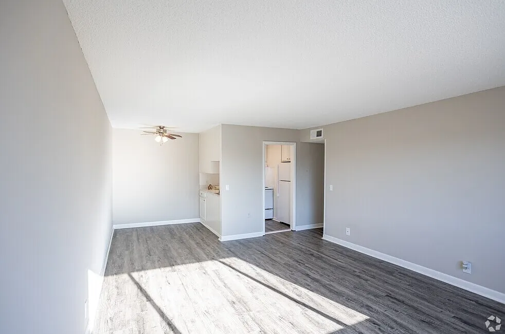 2 bed, 1000 sqft, $1,075 — Photo 4