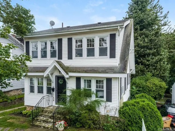 316 Vauxhall Street, New London, CT 06320