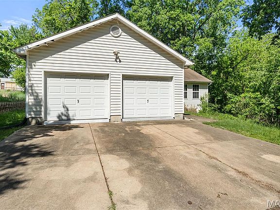 3rd image of 101 Gail Dr