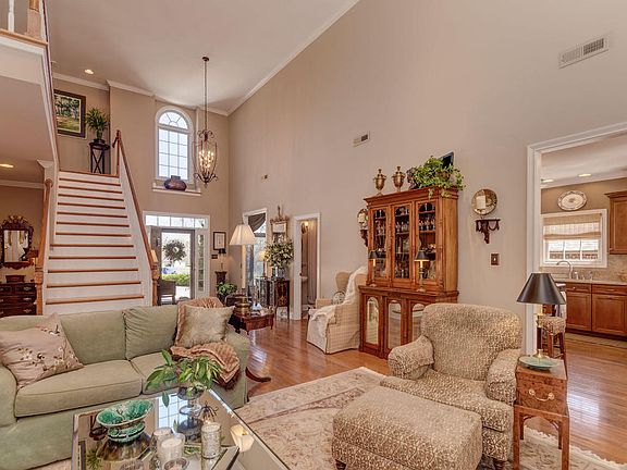 5th image of 8148 Crimson Tree Ln