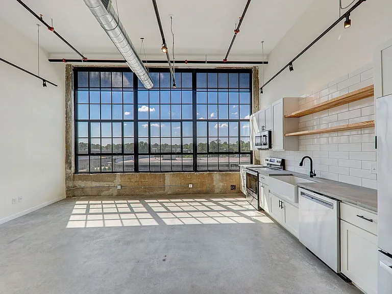 2327 Texas Ave — Photo 12