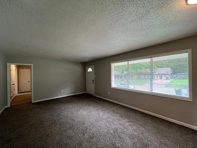 3707 Vanderwood Dr — Photo 4