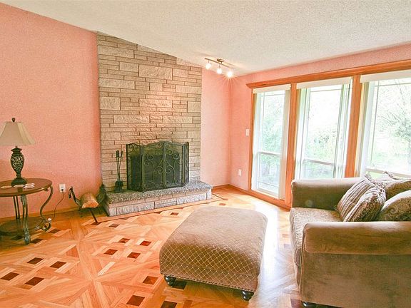 5th image of 2211 S Carnine Ct