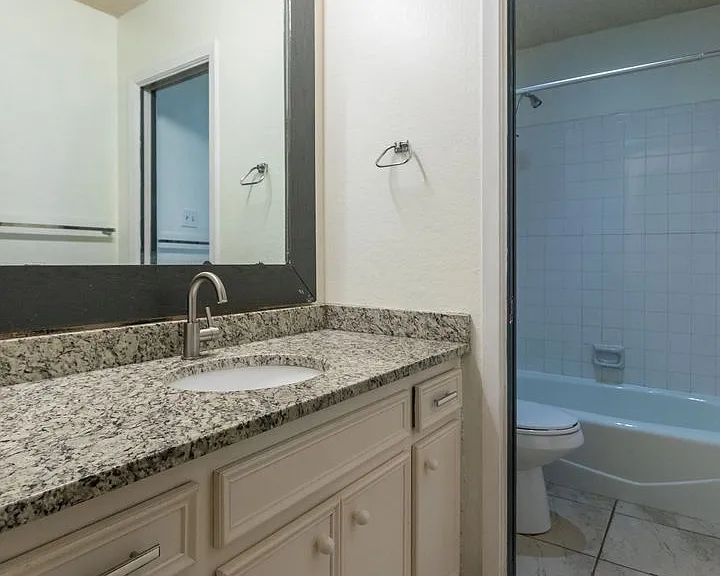 2601 Edgemont Dr — Photo 9