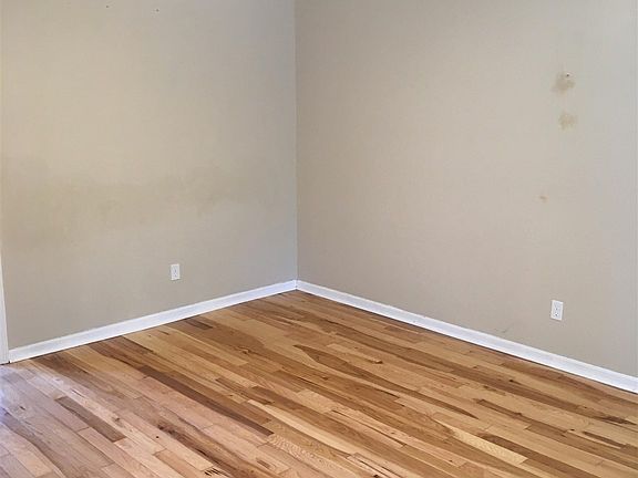 4th image of 3801 S Woodmere Ct