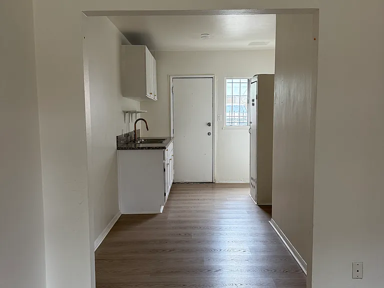 1184 W 39th St #2 — Photo 3