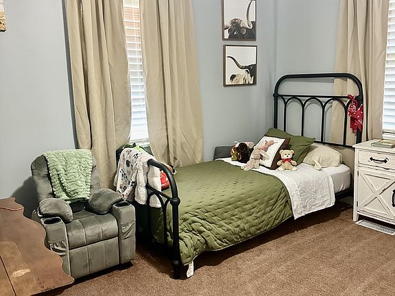 4th image of 104 Fair St