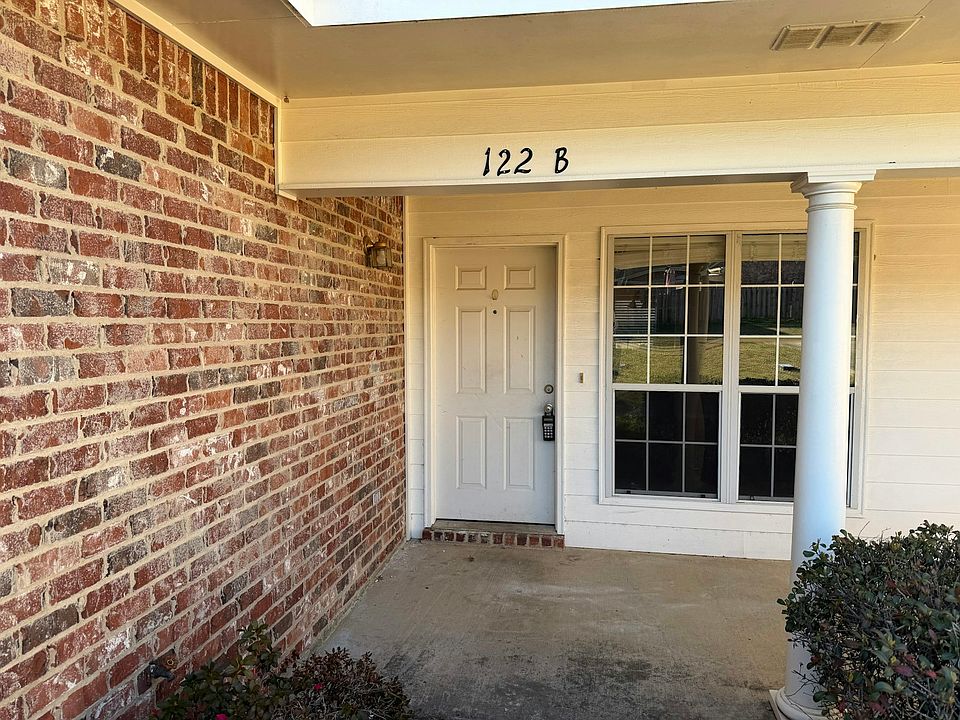 1st image of 122B Richmond Trl NE #B