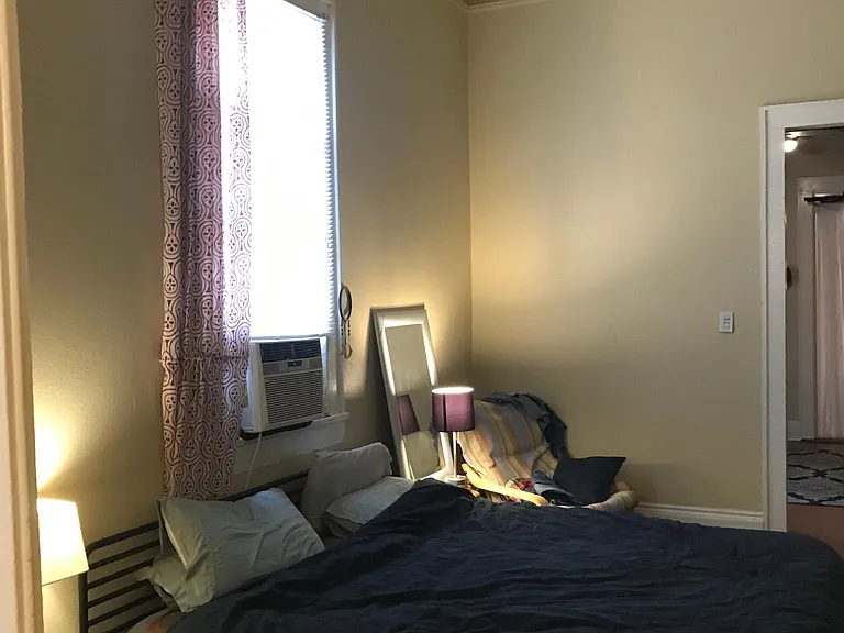 1st Bedroom with queen sized bed