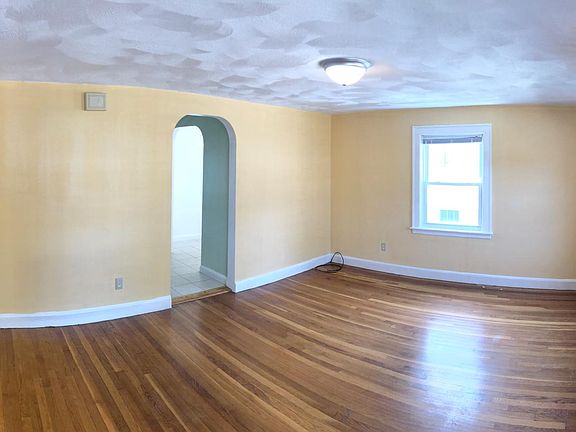 2nd image of 131 Greene St #131