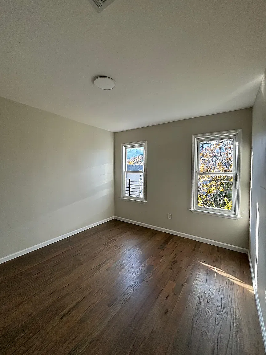 3 bed, 1000 sqft, $2,294 — Photo 4