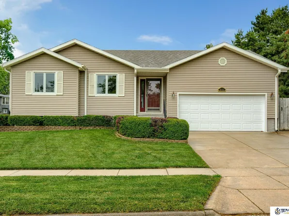 5001 W Sparrow Ln, Lincoln, NE 68528