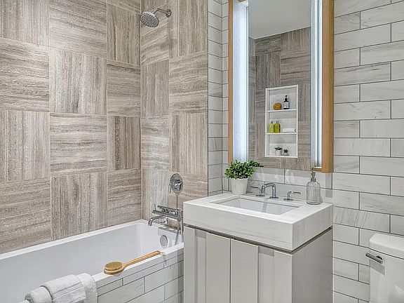 4th image of 22-18 Jackson Ave #705