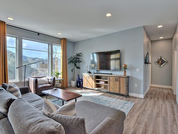 5th image of 17590 Depot St #303