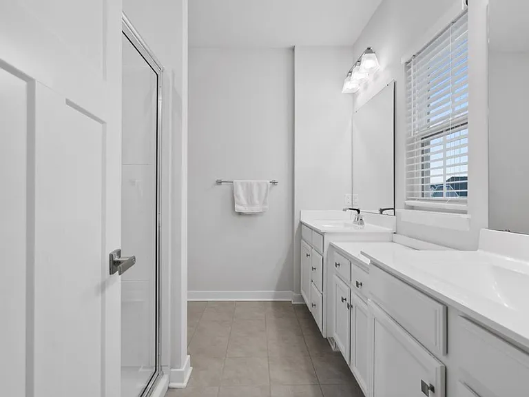 102 Curtis Ct — Photo 4