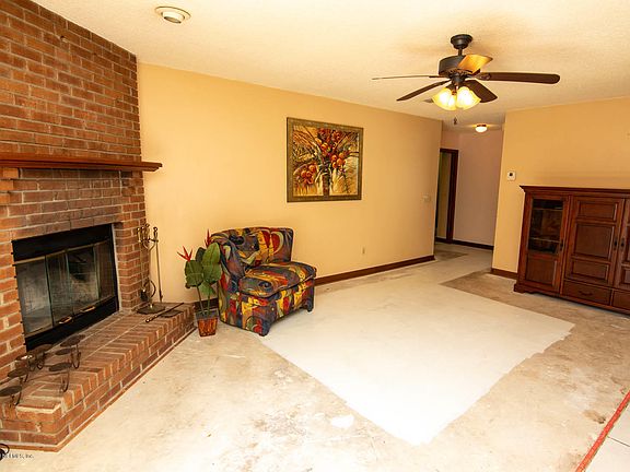 4th image of 1876 Sherwood Dr