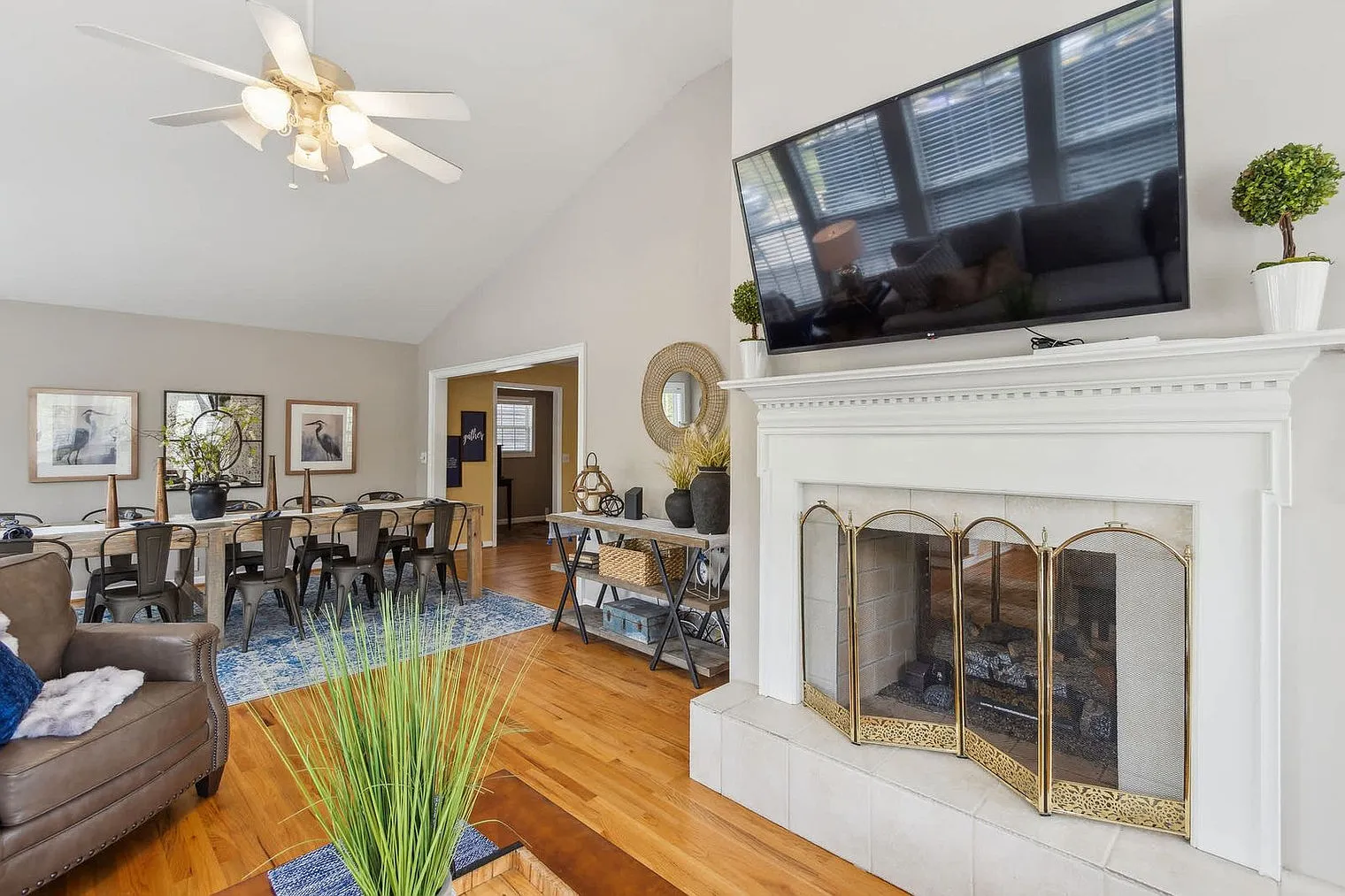 6 bed, 4.0 bath, 4251 sqft, $12,092 — Photo 2