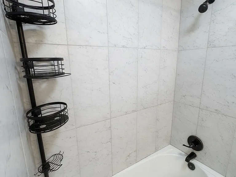 4715 Laura Dr — Photo 6