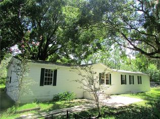 17244 Chinaberry Rd, Lutz, FL 33558