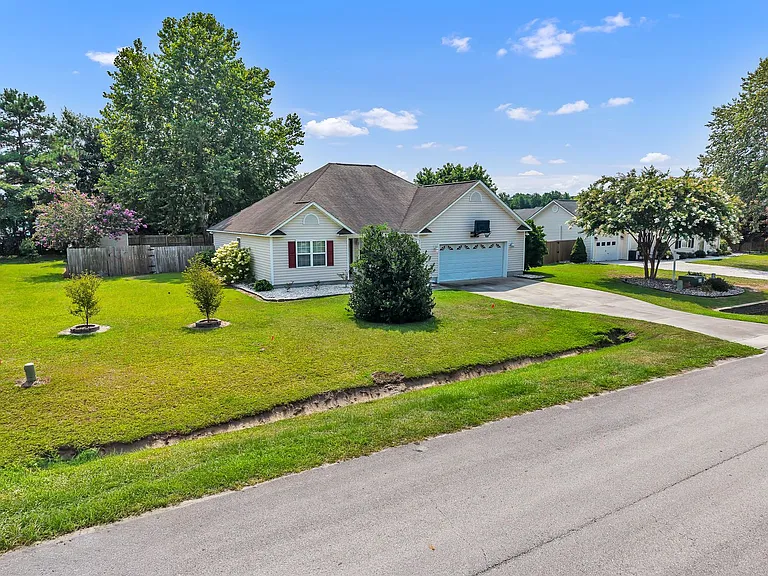 403 Arabian Ln — Photo 6