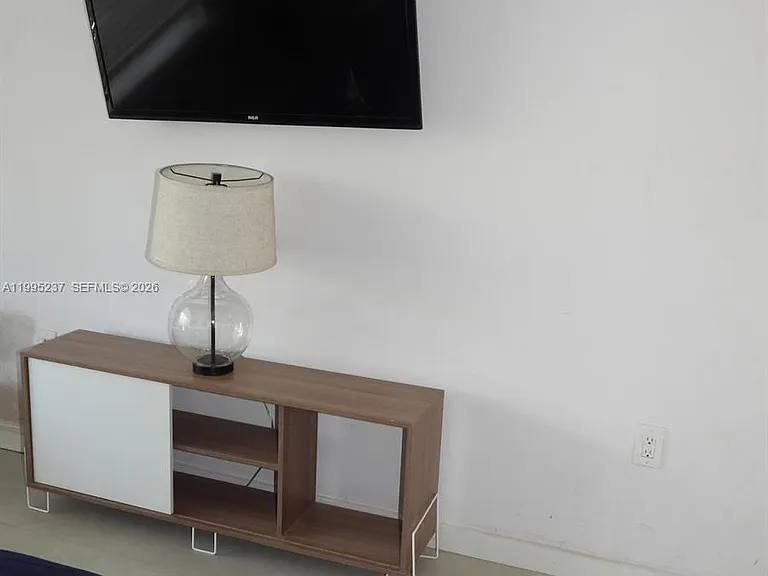 715 Hollywood Blvd — Photo 18