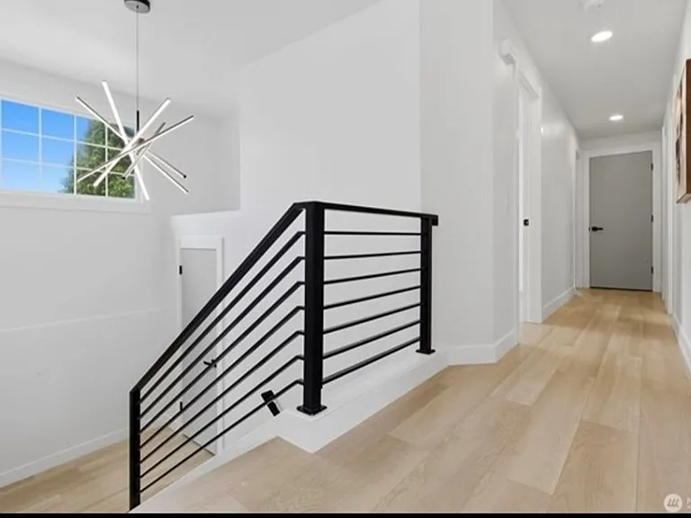 814 NE 185th St — Photo 25
