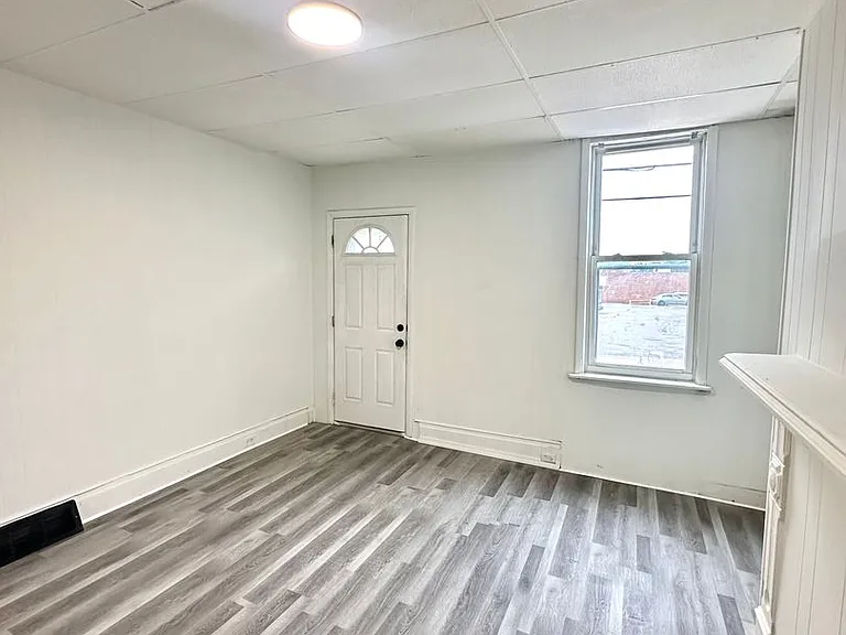245 Ella St — Photo 4