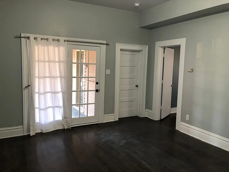 638 Emery St — Photo 2
