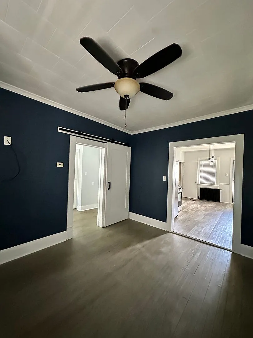 641 E Elm St — Photo 4