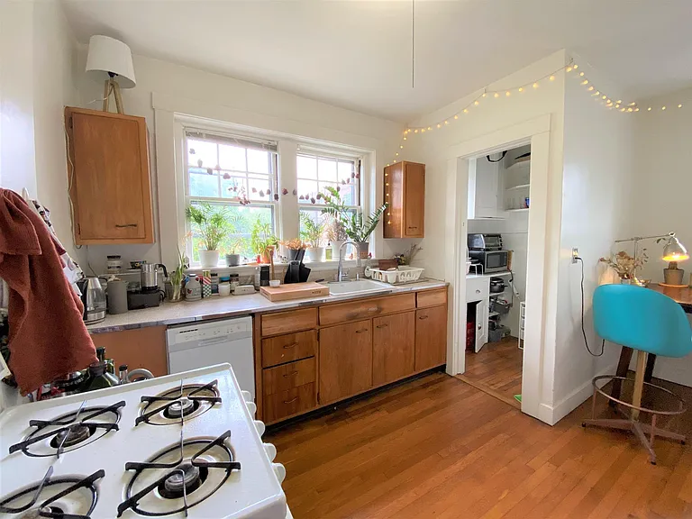 168 Norfolk St #1 — Photo 6