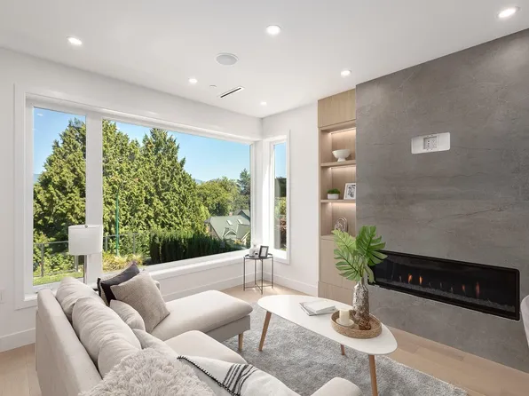 3536 W 14th Ave #1, Vancouver, BC V6R 2W4