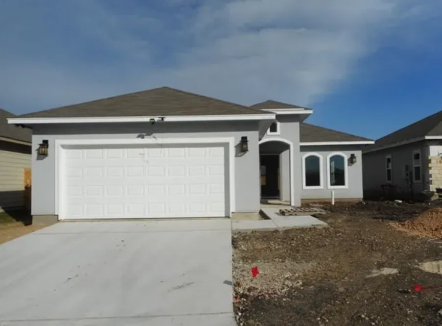 4 bed, 1869 sqft, $1,875 — Photo 1