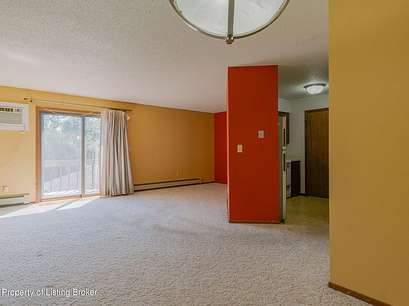 5th image of 524 2nd Ave W