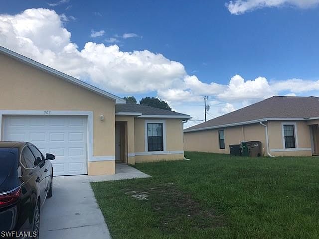 1st image of 907 SE 13th St