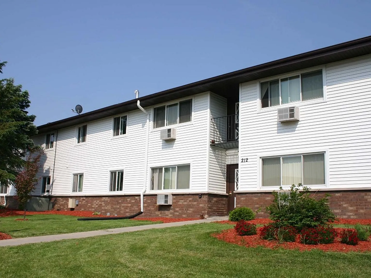 Country Glen Apts — Photo 3